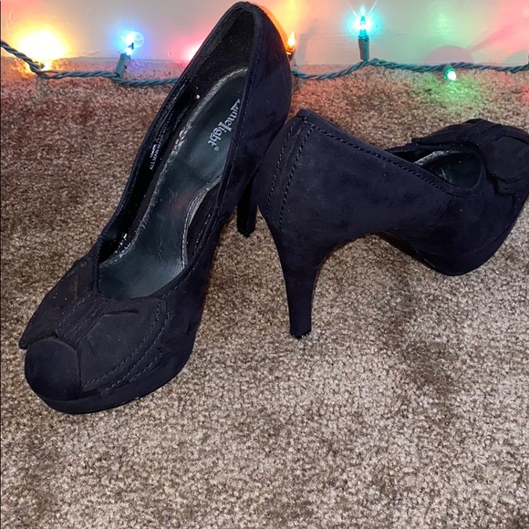 Pumps - Picture 2 of 7